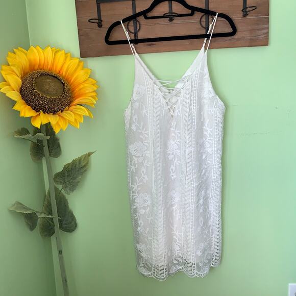 NWT ASTR The Label White Crochet Overlay Boho Lace-Up Dress Size: Large - Picture 4 of 12
